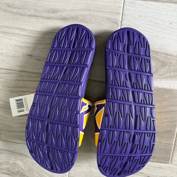 nike lakers sandals